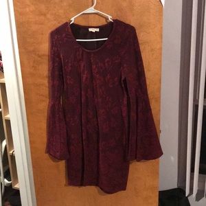 Tight fitted dress with flared sleeves